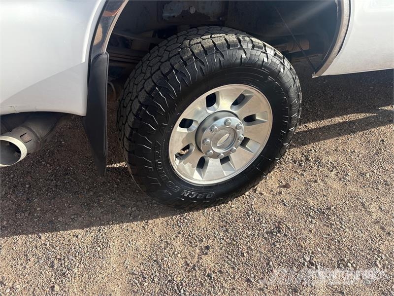 Ford F-350 Lariat 4x4 Crew Cab Pickup Otras furgonetas