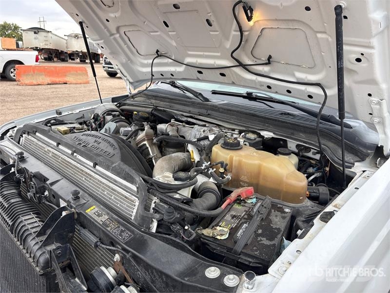 Ford F-350 Lariat 4x4 Crew Cab Pickup その他