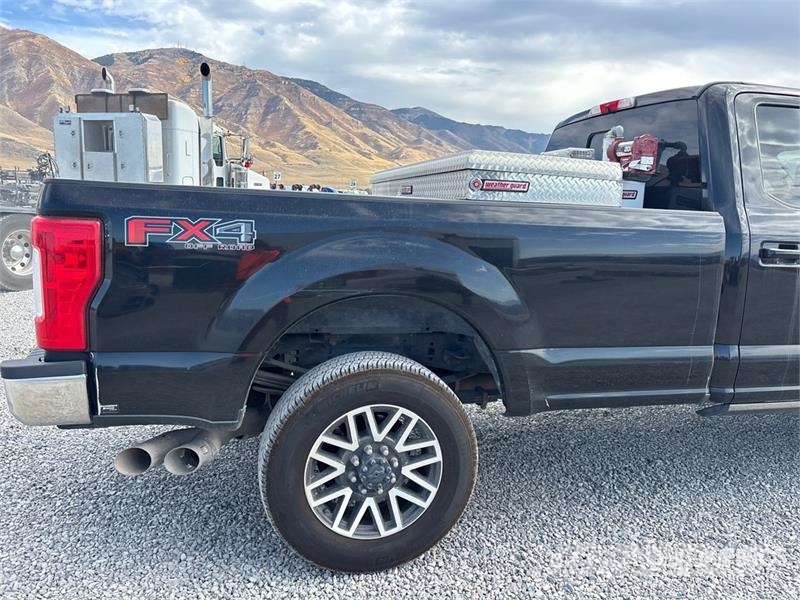 Ford F-350 Lariat 4x4 Crew Cab Pickup Otras furgonetas