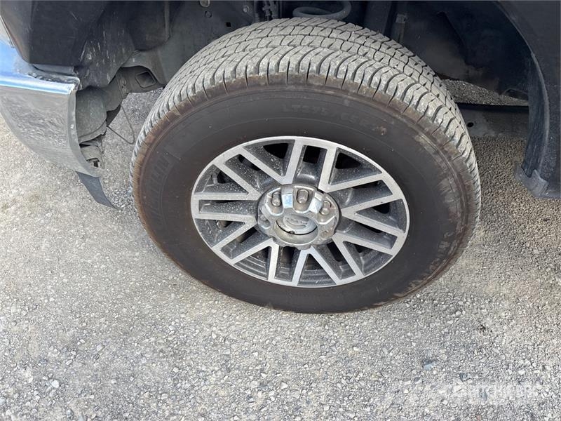 Ford F-350 Lariat 4x4 Crew Cab Pickup Otras furgonetas