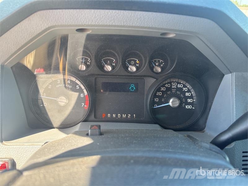 Ford F-350 XL 4x2 Chipper Truck 碎木车