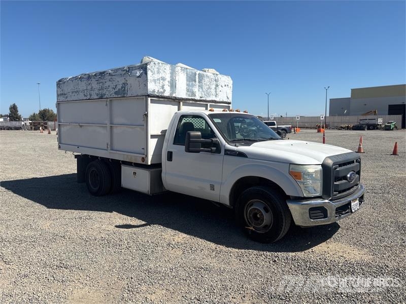 Ford F-350 XL 4x2 Chipper Truck 碎木车