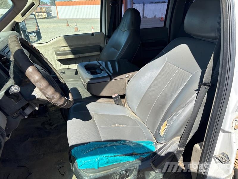 Ford F-350 XL 4x2 Crew Cab Utility Truck Pikapai / Bortiniai sunkvežimiai