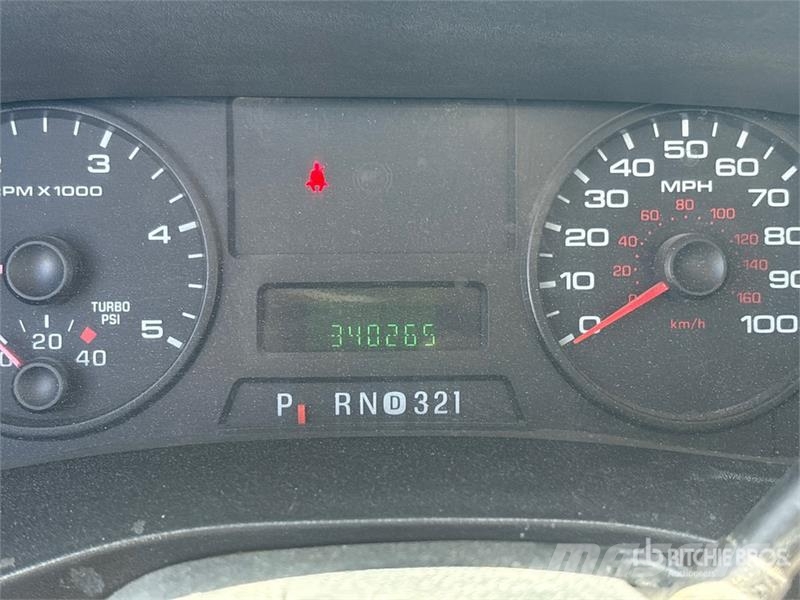 Ford F-350 XL 4x2 Crew Cab Flatbed Truck 플랫베드/드롭사이드 트럭