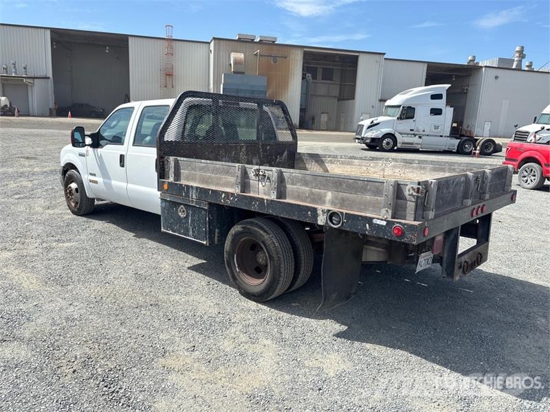Ford F-350 XL 4x2 Crew Cab Flatbed Truck 플랫베드/드롭사이드 트럭