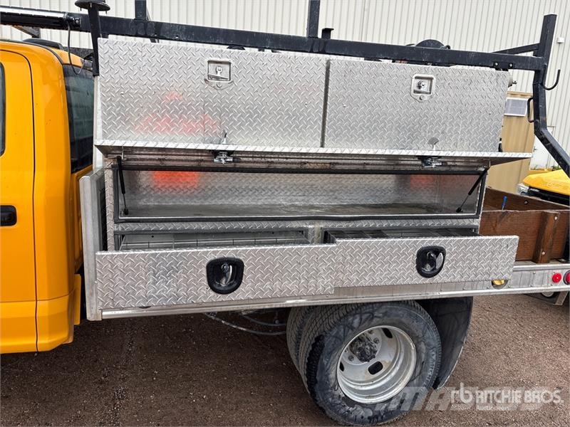 Ford F-350 XL 4x2 Crew Cab Utility Truck Pickup/Sideaflæsning