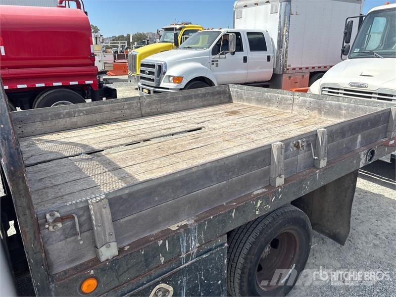 Ford F-350 XL 4x2 Crew Cab Flatbed Truck 플랫베드/드롭사이드 트럭
