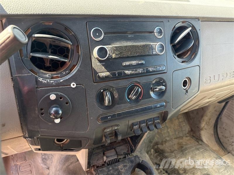 Ford F-350 XL 4x2 Crew Cab Utility Truck Pikapai / Bortiniai sunkvežimiai