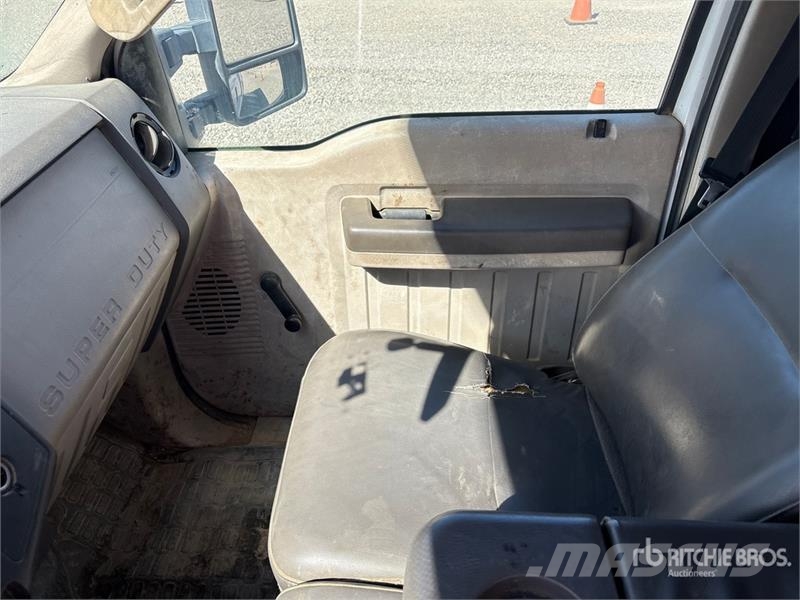 Ford F-350 XL 4x2 Crew Cab Utility Truck Pikapai / Bortiniai sunkvežimiai