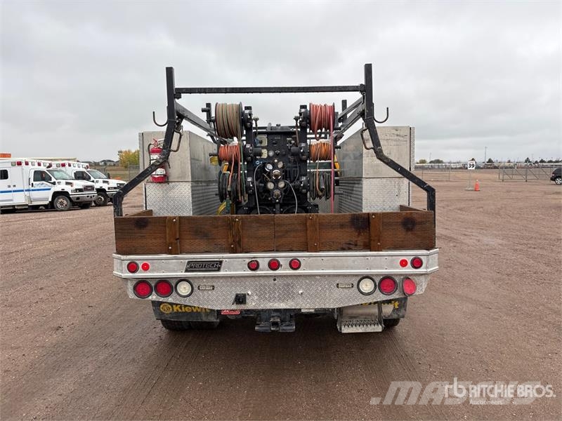 Ford F-350 XL 4x2 Crew Cab Utility Truck Pickup/Sideaflæsning