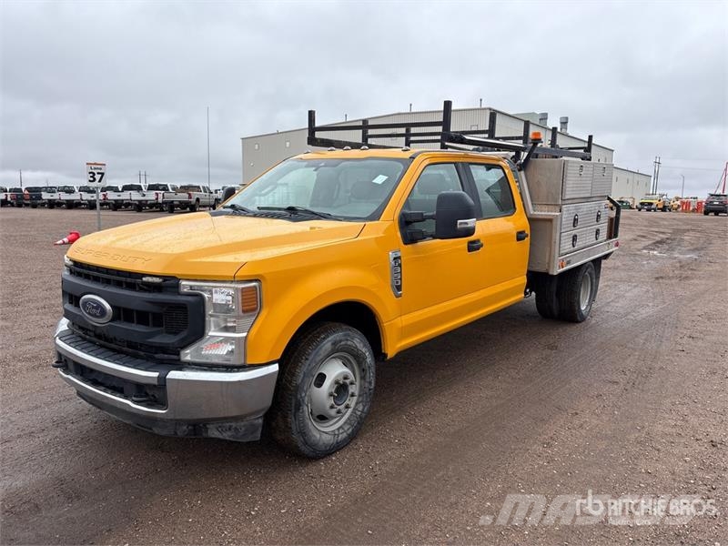 Ford F-350 XL 4x2 Crew Cab Utility Truck Pickup/Sideaflæsning