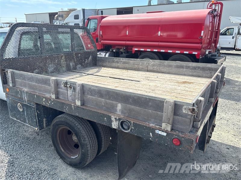 Ford F-350 XL 4x2 Crew Cab Flatbed Truck 플랫베드/드롭사이드 트럭