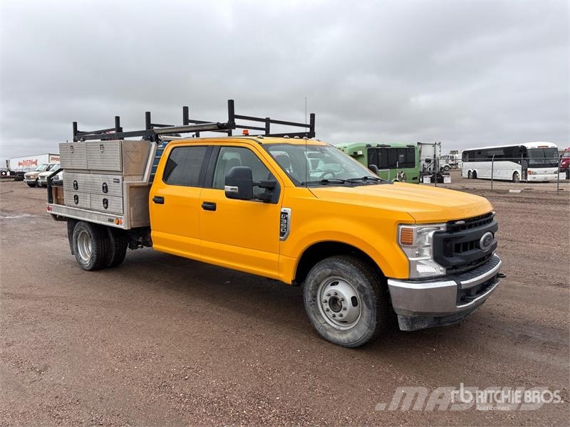 Ford F-350 XL 4x2 Crew Cab Utility Truck Pickup/Sideaflæsning