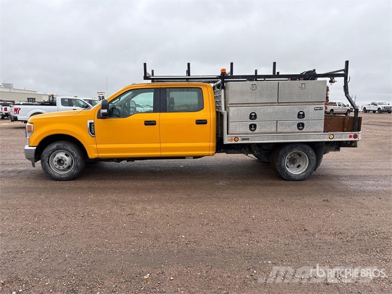 Ford F-350 XL 4x2 Crew Cab Utility Truck Pickup/Sideaflæsning