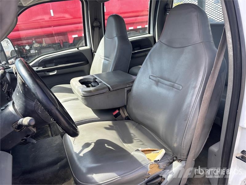Ford F-350 XL 4x2 Crew Cab Flatbed Truck 플랫베드/드롭사이드 트럭