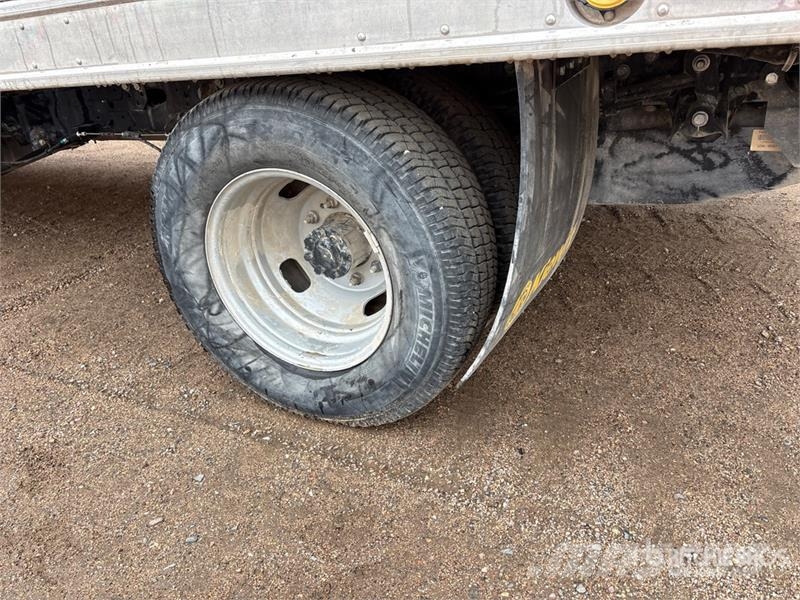 Ford F-350 XL 4x2 Crew Cab Utility Truck Pickup/Sideaflæsning