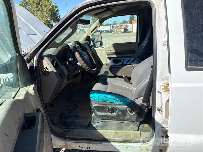 Ford F-350 XL 4x2 Crew Cab Utility Truck Pikapai / Bortiniai sunkvežimiai