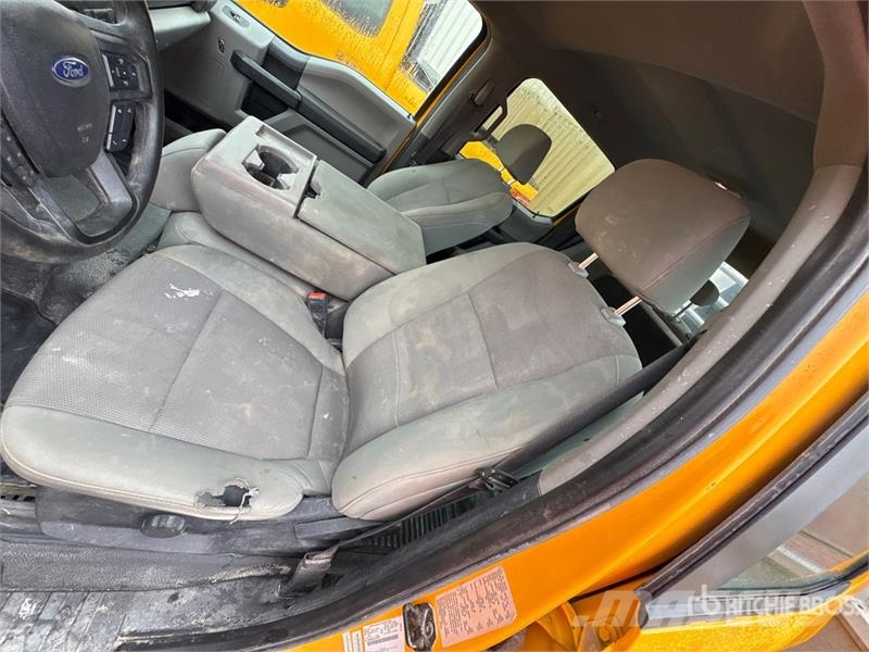 Ford F-350 XL 4x2 Crew Cab Utility Truck Pickup/Sideaflæsning
