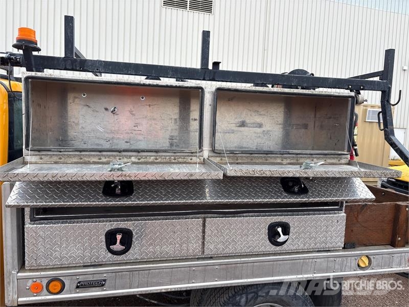 Ford F-350 XL 4x2 Crew Cab Utility Truck Pickup/Sideaflæsning