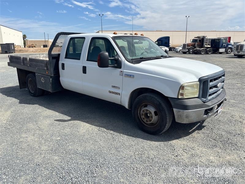 Ford F-350 XL 4x2 Crew Cab Flatbed Truck 플랫베드/드롭사이드 트럭