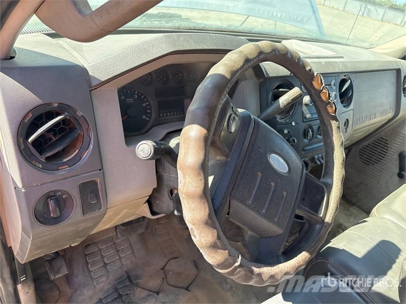 Ford F-350 XL 4x2 Crew Cab Utility Truck Pikapai / Bortiniai sunkvežimiai