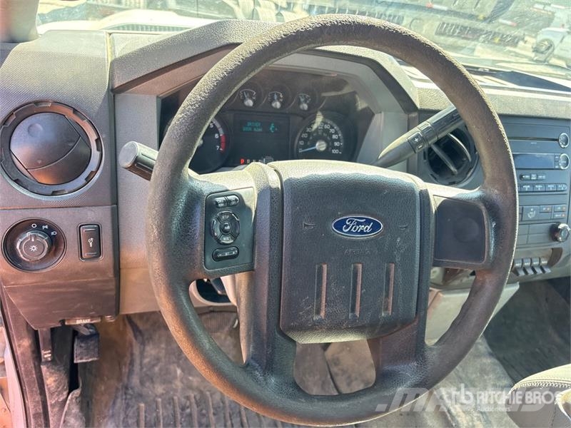 Ford F-350 XL 4x2 Extended Cab Pickup Muu