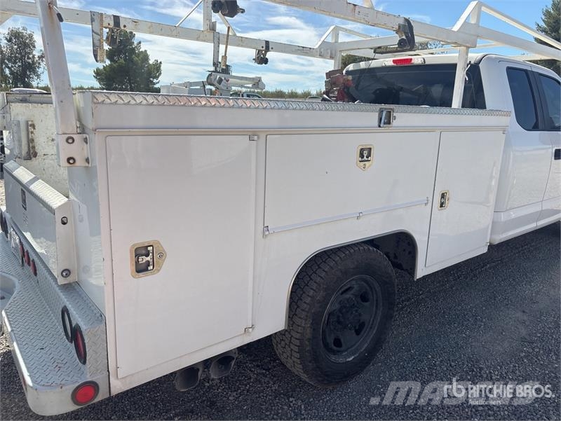 Ford F-350 XL 4x2 Extended Cab Utility Truck Vieglais kravas automobilis/izkraušana no sāniem