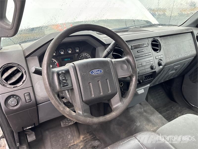 Ford F-350 XL 4x2 Extended Cab Utility Truck Vieglais kravas automobilis/izkraušana no sāniem