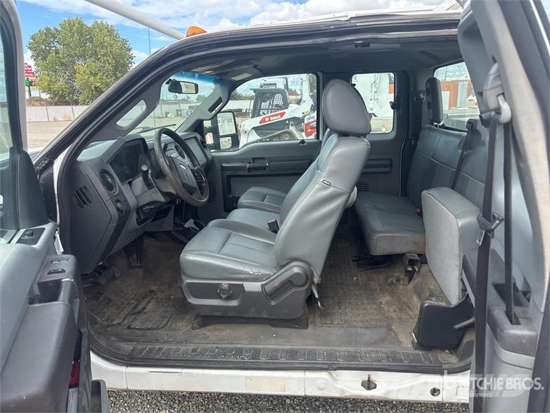 Ford F-350 XL 4x2 Extended Cab Pickup Pickup/Sideaflæsning