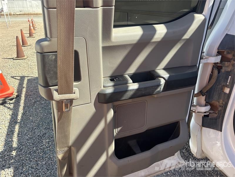 Ford F-350 XL 4x2 Extended Cab Utility Truck Vieglais kravas automobilis/izkraušana no sāniem
