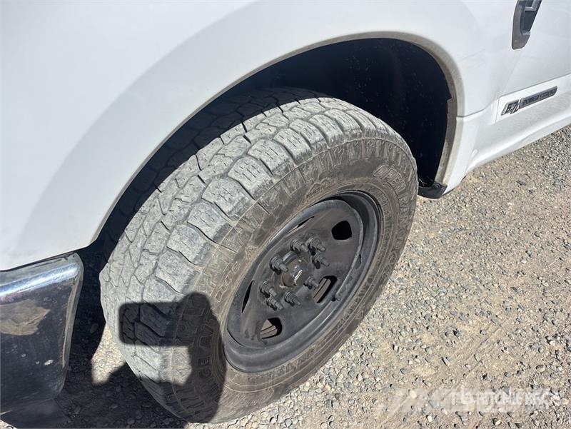 Ford F-350 XL 4x2 Extended Cab Utility Truck Vieglais kravas automobilis/izkraušana no sāniem