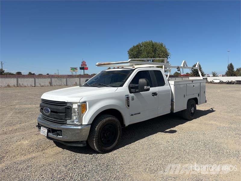 Ford F-350 XL 4x2 Extended Cab Utility Truck Vieglais kravas automobilis/izkraušana no sāniem
