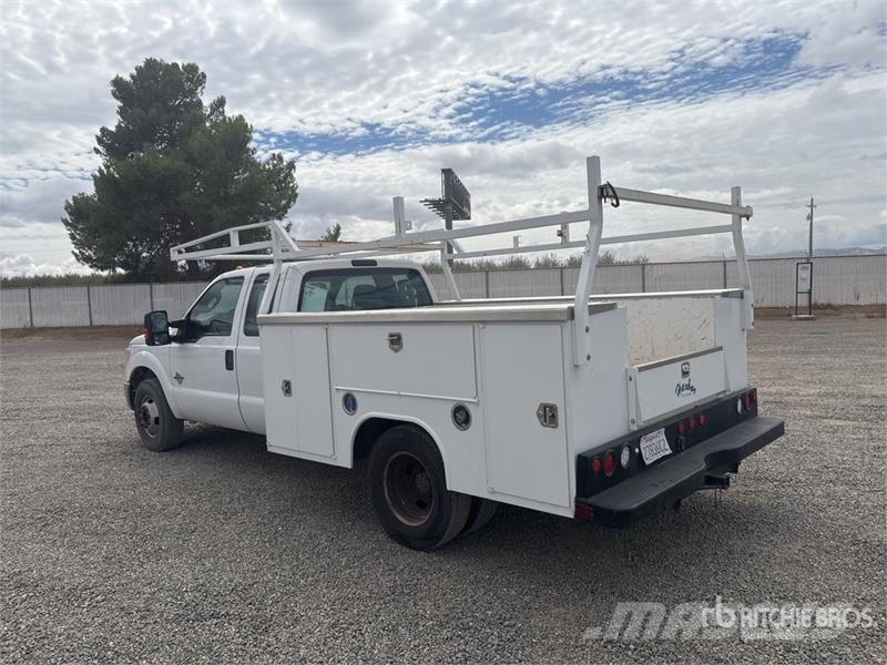 Ford F-350 XL 4x2 Extended Cab Pickup Pickup/Sideaflæsning