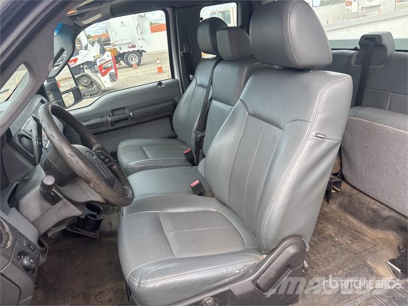 Ford F-350 XL 4x2 Extended Cab Pickup Pickup/Sideaflæsning