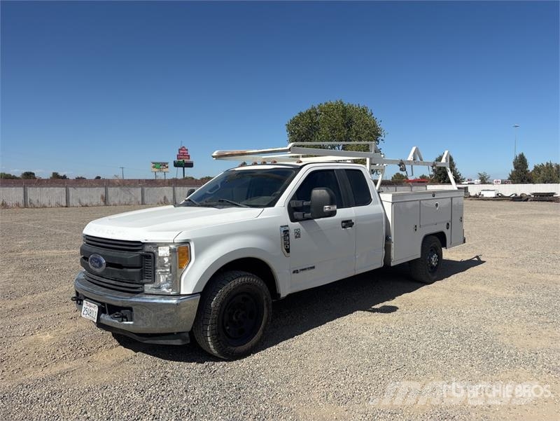 Ford F-350 XL 4x2 Extended Cab Utility Truck Vieglais kravas automobilis/izkraušana no sāniem