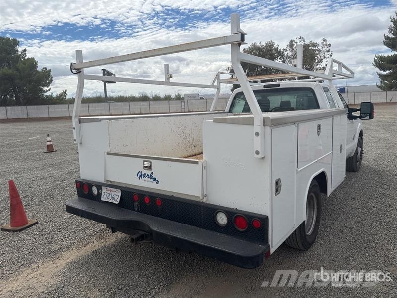 Ford F-350 XL 4x2 Extended Cab Pickup Pickup/Sideaflæsning