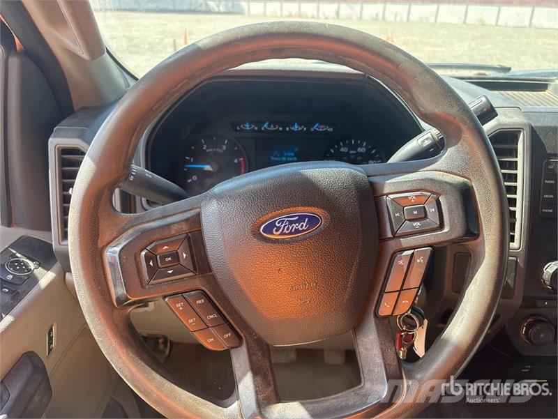 Ford F-350 XL 4x2 Extended Cab Utility Truck Vieglais kravas automobilis/izkraušana no sāniem