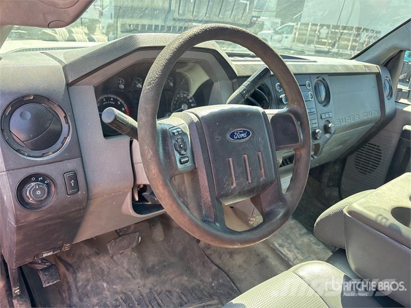 Ford F-350 XL 4x2 Extended Cab Pickup Muu