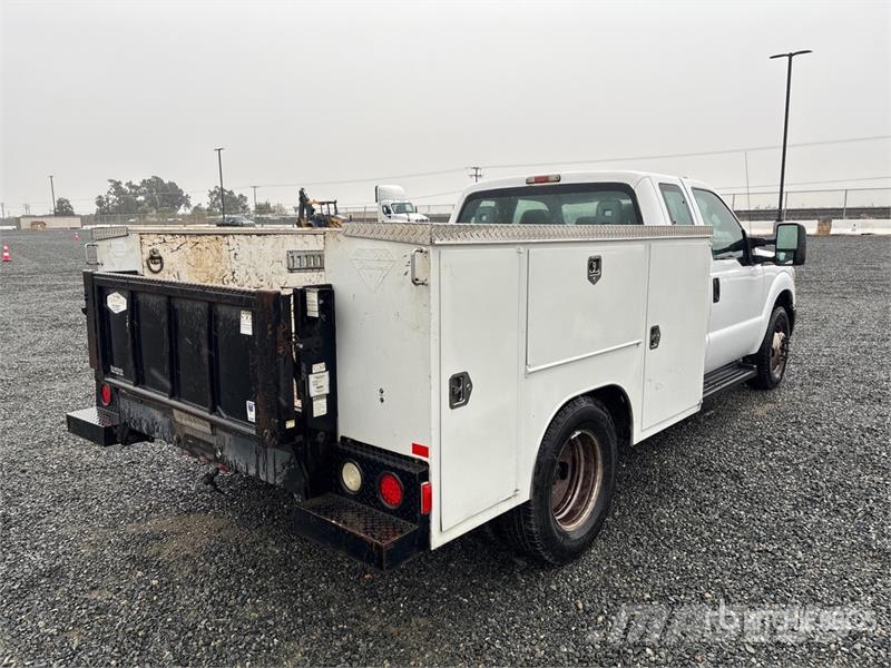 Ford F-350 XL 4x2 Extended Cab Utility Truck Vieglais kravas automobilis/izkraušana no sāniem