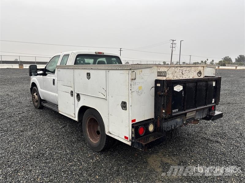 Ford F-350 XL 4x2 Extended Cab Utility Truck Vieglais kravas automobilis/izkraušana no sāniem
