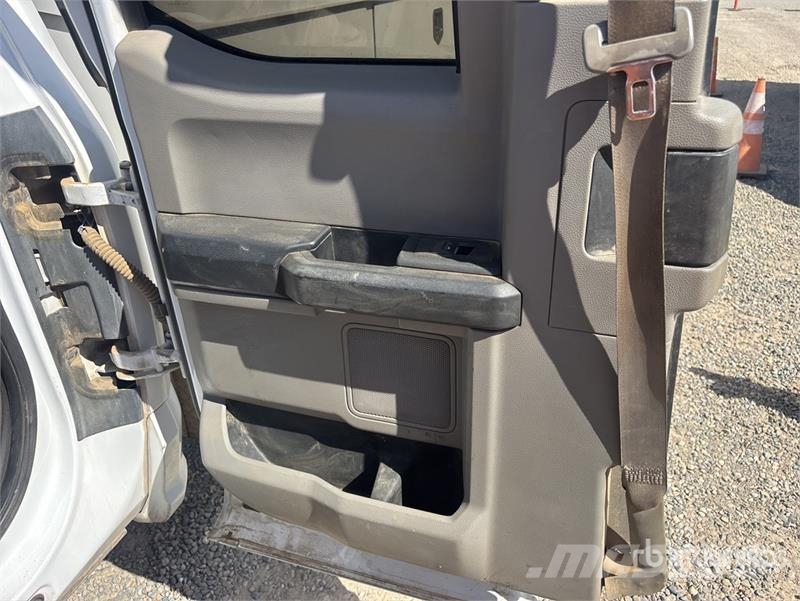 Ford F-350 XL 4x2 Extended Cab Utility Truck Vieglais kravas automobilis/izkraušana no sāniem