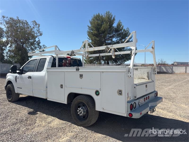 Ford F-350 XL 4x2 Extended Cab Utility Truck Vieglais kravas automobilis/izkraušana no sāniem