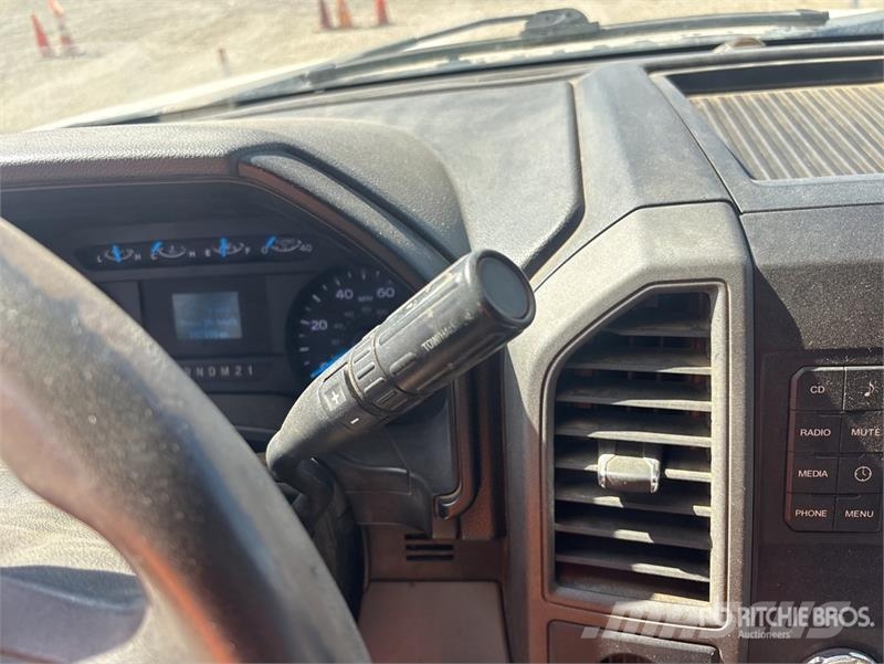 Ford F-350 XL 4x2 Extended Cab Utility Truck Vieglais kravas automobilis/izkraušana no sāniem