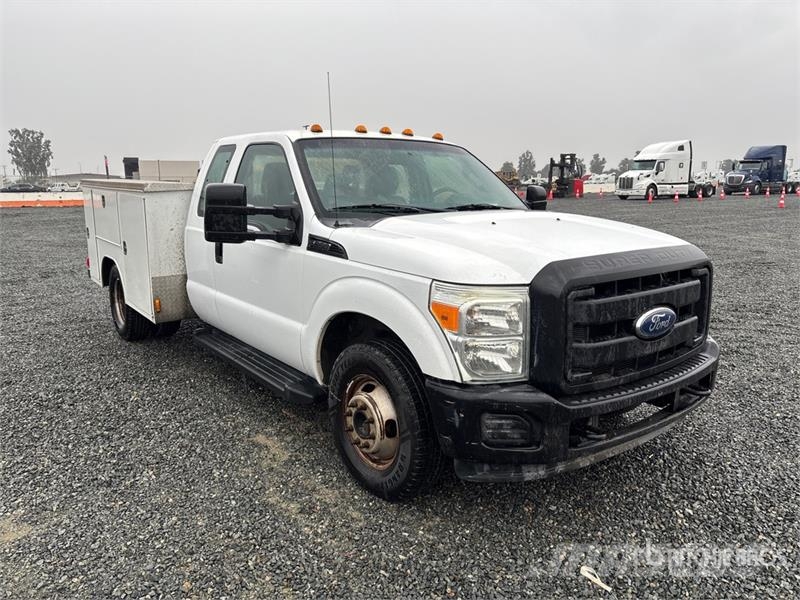 Ford F-350 XL 4x2 Extended Cab Utility Truck Vieglais kravas automobilis/izkraušana no sāniem