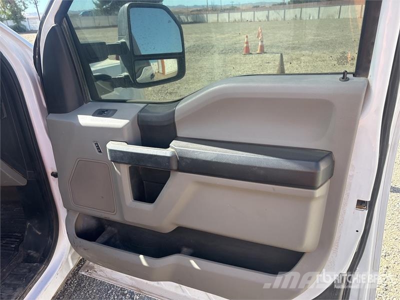 Ford F-350 XL 4x2 Extended Cab Utility Truck Vieglais kravas automobilis/izkraušana no sāniem