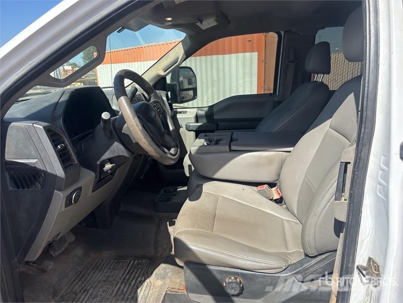 Ford F-350 XL 4x2 Extended Cab Utility Truck Vieglais kravas automobilis/izkraušana no sāniem