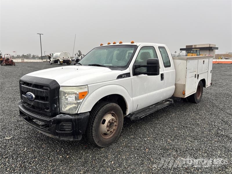 Ford F-350 XL 4x2 Extended Cab Utility Truck Vieglais kravas automobilis/izkraušana no sāniem