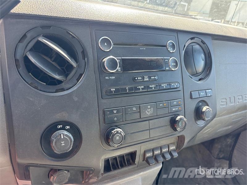 Ford F-350 XL 4x2 Extended Cab Pickup Muu