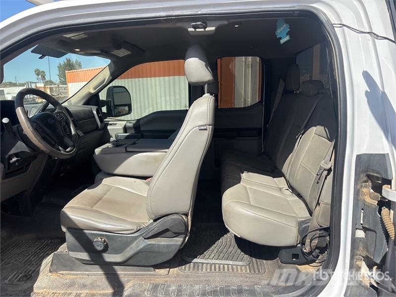 Ford F-350 XL 4x2 Extended Cab Utility Truck Vieglais kravas automobilis/izkraušana no sāniem