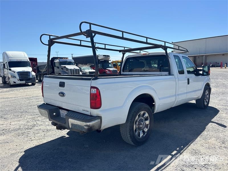 Ford F-350 XL 4x2 Extended Cab Pickup Muu